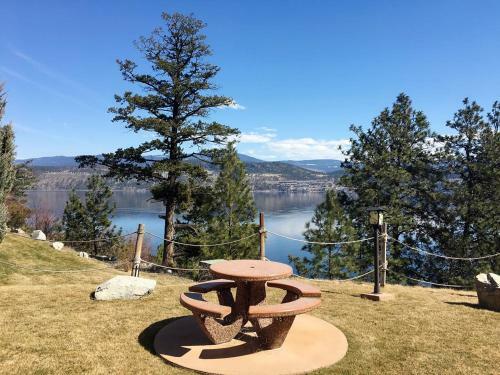 Cozystay Signature -lake Okanagan Resort