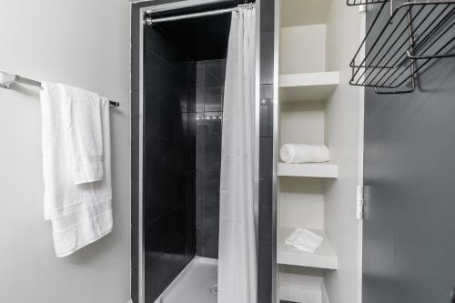 Apartamento Upscale 2br - Boutique Condo - Prime Location Downtown!
