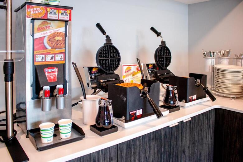 Hotel Comfort Suites Kingston Central