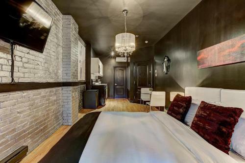 Drummond Golden District Studio