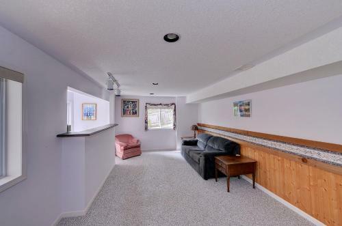 Nanoose Bay Country Home