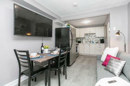 Newly Renovated - Modern 1br Apartment - Prime Walk Score!