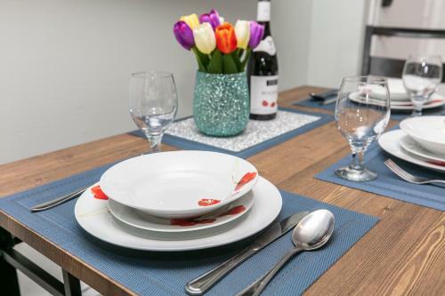 Newly Renovated - Modern 1br Apartment - Prime Walk Score