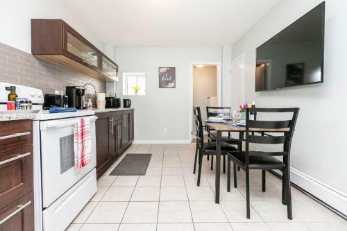 Newly Renovated - Modern 1br Apartment - Prime Walk Score