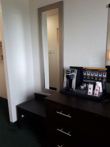Westwood Inn Hotel And Indoor Water Park