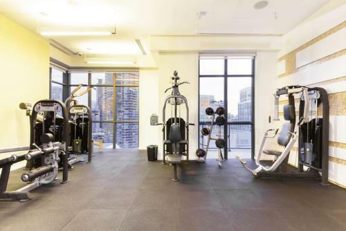 Stunning Downtown Views - Upscale High Rise With King Bed!