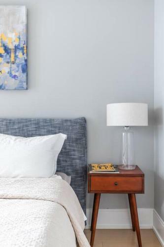 Designer Luxury 3bed Condo King Bed And Desk