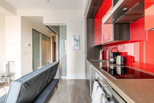 Stunning Cn Tower Views - 1br Upscale Loft - Prime Location!