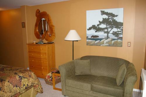 Bostrom's B&B On Little Beach Bay