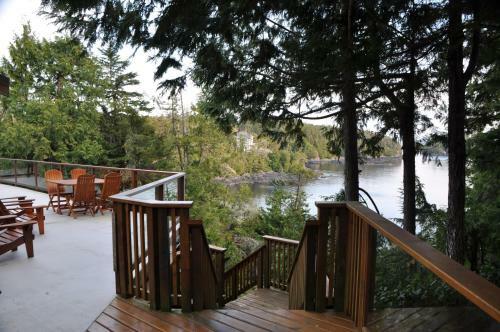 Bostrom's B&B On Little Beach Bay