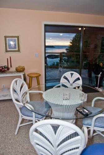 Bostrom's B&B On Little Beach Bay