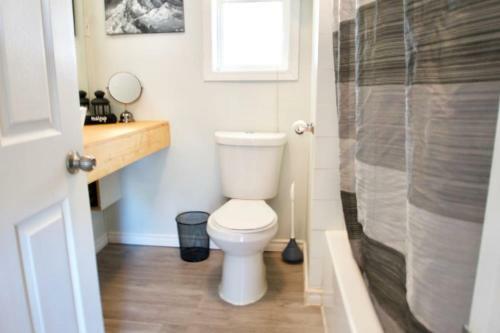 Cozy Home Broadway Great Location With Parking