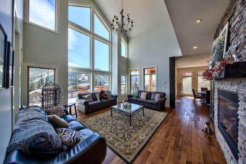 Peaks Retreat By Bear Country