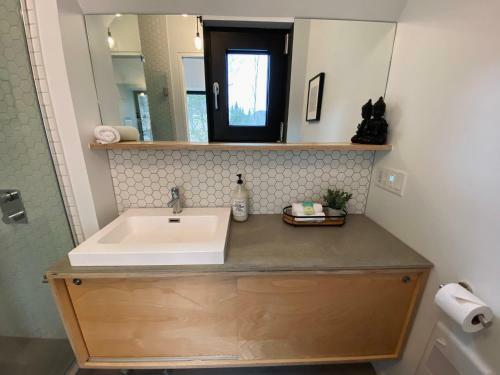 Architecture + Hot Tub By Reserver.ca