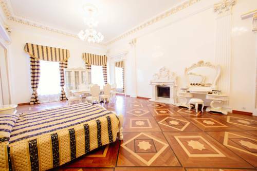 Happy Pushkin Hotel