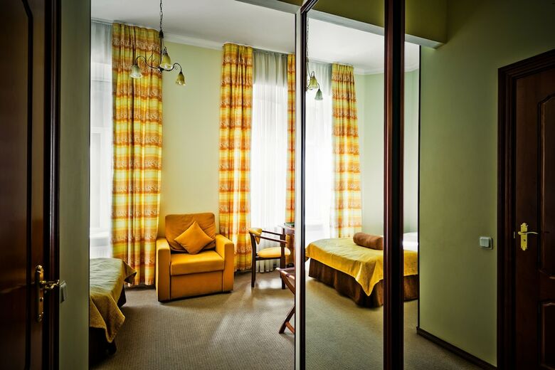 Shelfort Hotel