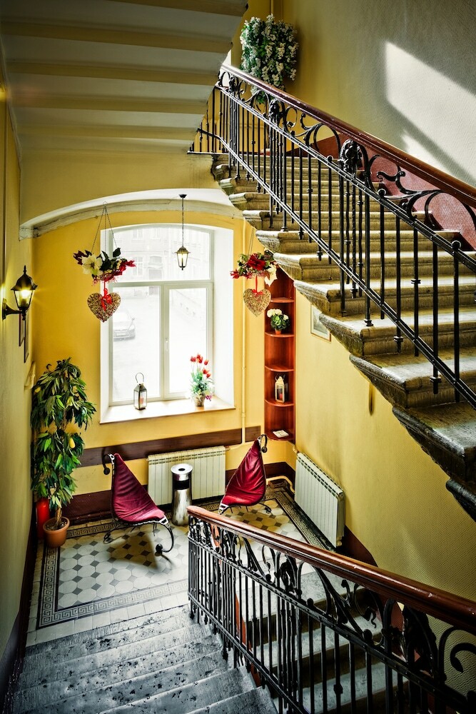 Shelfort Hotel