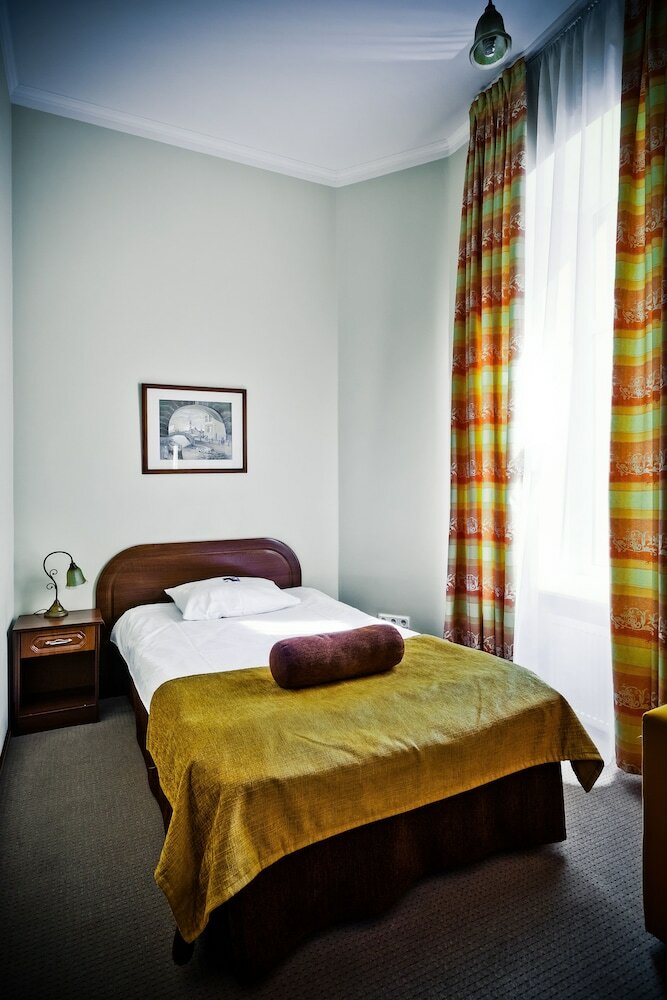 Shelfort Hotel
