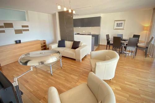 Apartamento Comfortable, Sunny, Quiet, Good Location!
