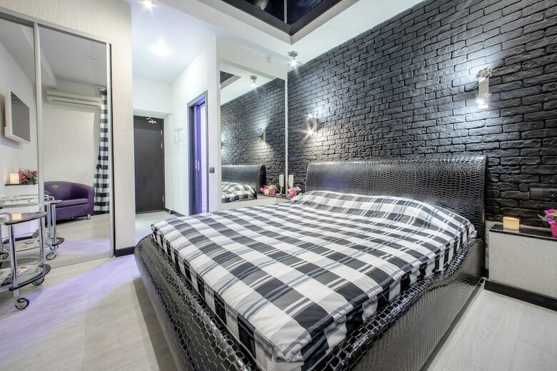Alex Hotel Na Muzhestva