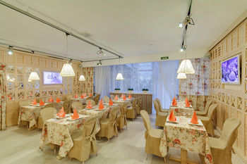 Red Stars Hotel