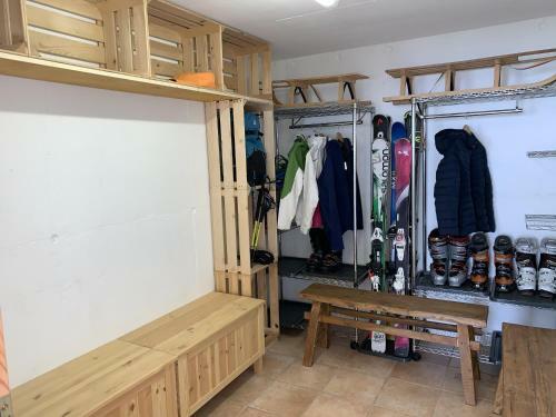 Narnia Ski In & Ski Out Chalet 14 Pers