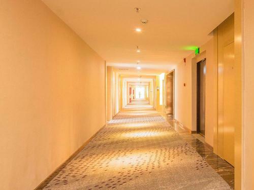 Lavande Hotel Anshun Center