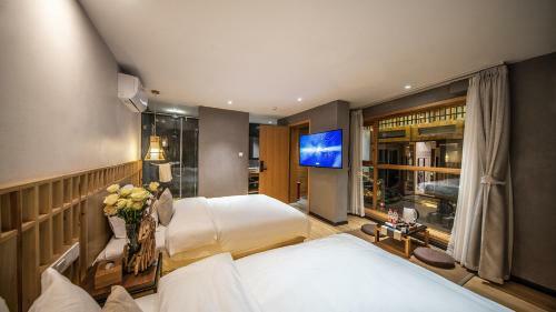 Lijiang Muqian Hotel