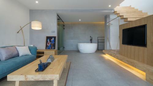 Hotel Z Plus Mountain Resort Inn