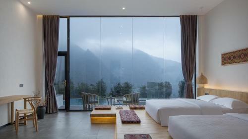 Hotel Z Plus Mountain Resort Inn