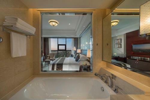 Maison New Century Hotel Cixi