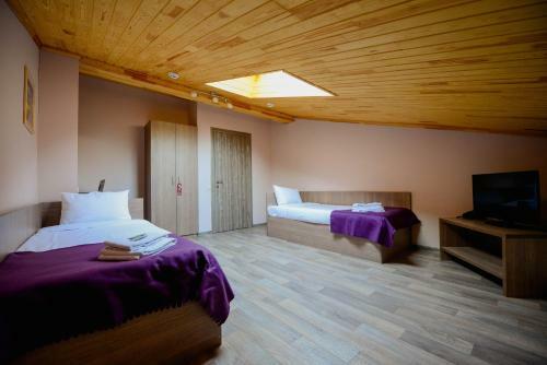 Aron Hotel