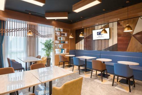 Holiday Inn Express Qingdao Chengyang Central, An Ihg Hotel