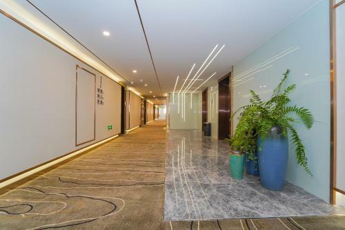 Shanghai Crown Crystal Hotel