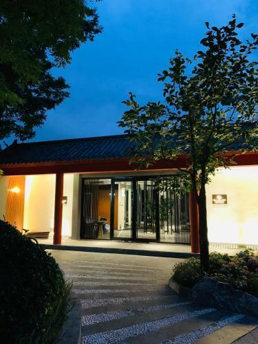 Elegant Garden Lvjing Hotel