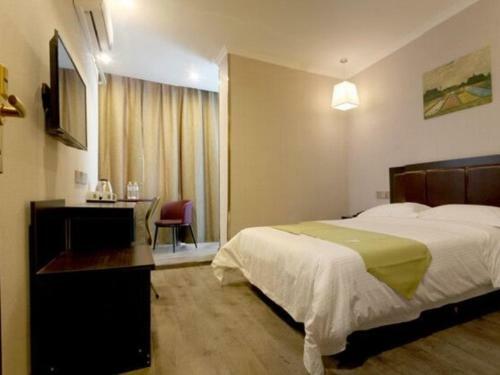 Greentree Wulumuqi Airport Hotel