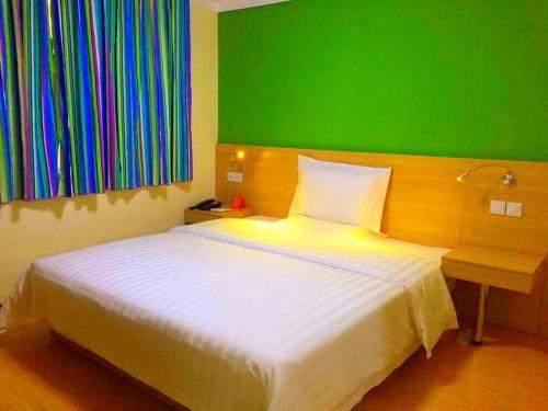 Hotel 7days Inn Wuhan Caidian Ferris Yipin