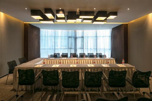 Ease Hotel (Xi'an High-tech Zone Zhangbasi Road)