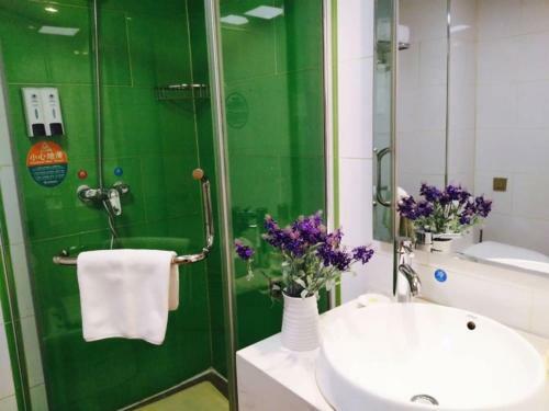 Greentree Inn Xining Railway Station Hotel
