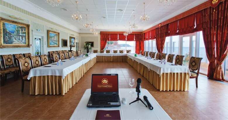 Grand Palace Hotel