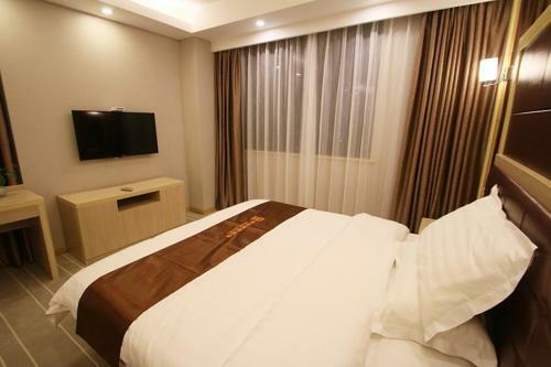 Junyi Hotel Hongqiao Railway Station Exhibition Center