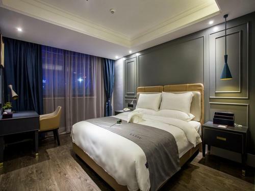 Lano Hotel Zhenjiang Baolong Square
