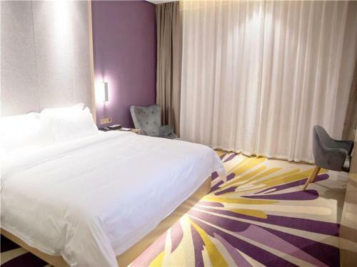 Lavande Hotel Zigong Tanmulin Lantern Park