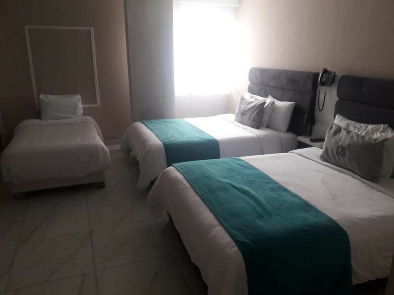 Hotel Or Suites
