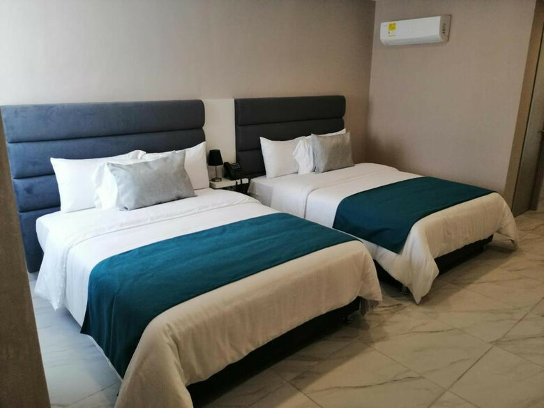 Hotel Or Suites