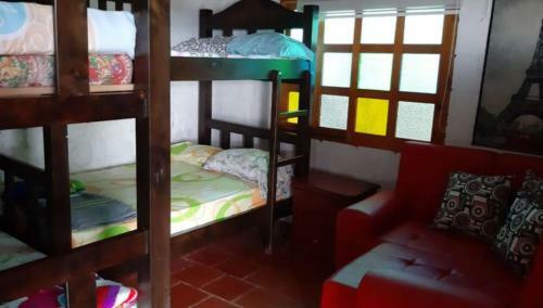 Apartamento Finca de 4 Cuartos Y Piscina