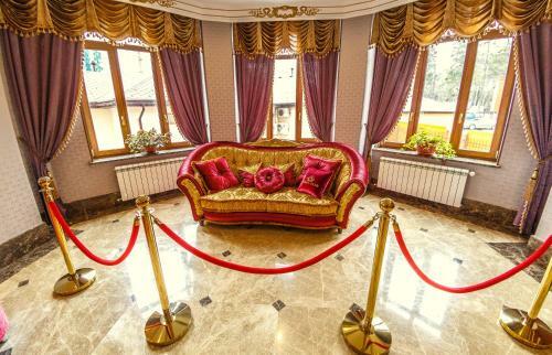 Avshar Hotel