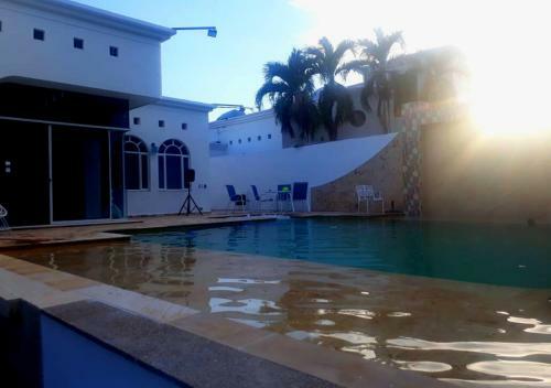 Casa Con Jacuzzi Y Piscina Privada En Lagos Del Pe�on