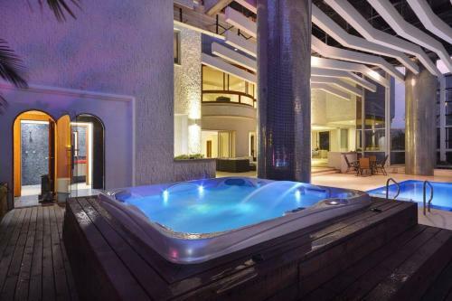 Villa Stunning Penthouse With Indoor Heated Pool