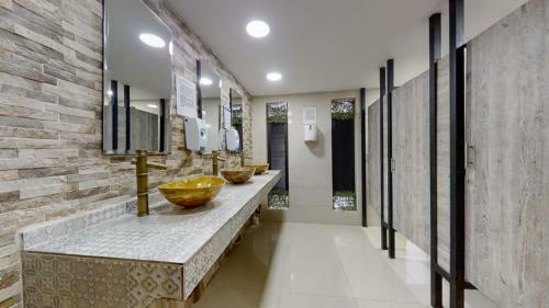 Hostal Parceros Med Hostel